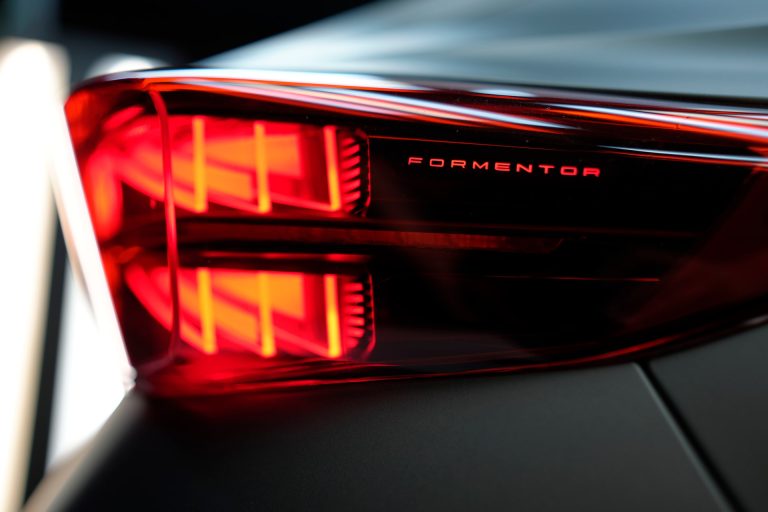 Top 5 SUV PHEV compactos más vendidos en España: el ranking que mandan los expertos Top 5 SUV PHEV compactos más vendidos en España: el ranking que mandan los expertos