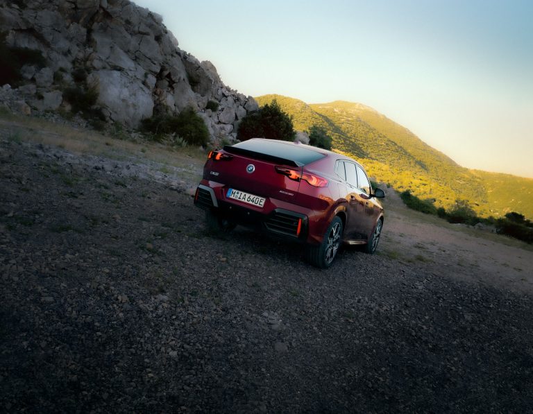 BMW iX2 vs Audi Q4 e-tron: dos SUV eléctricos premium que caben en cualquier ciudad BMW iX2 vs Audi Q4 e-tron: dos SUV eléctricos premium que caben en cualquier ciudad