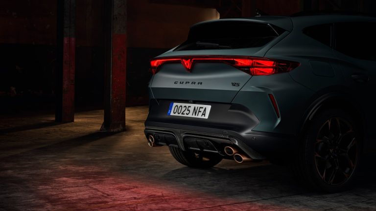 Cupra Formentor e-Hybrid vs Volkswagen Tiguan eHybrid: pulso PHEV dentro del grupo VAG por la ciudad Cupra Formentor e-Hybrid vs Volkswagen Tiguan eHybrid: pulso PHEV dentro del grupo VAG por la ciudad