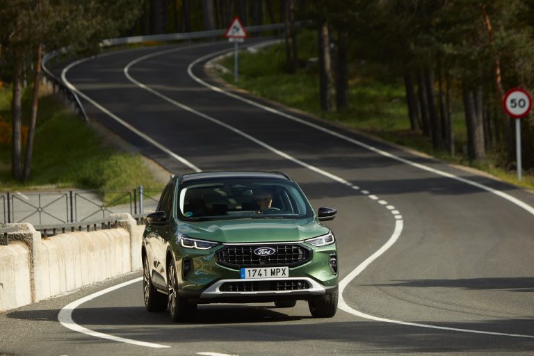 Ford Kuga PHEV vs Nissan Qashqai e-Power vs Renault Rafale E-Tech: tres caminos al SUV electrificado urbano Ford Kuga PHEV vs Nissan Qashqai e-Power vs Renault Rafale E-Tech: tres caminos al SUV electrificado urbano