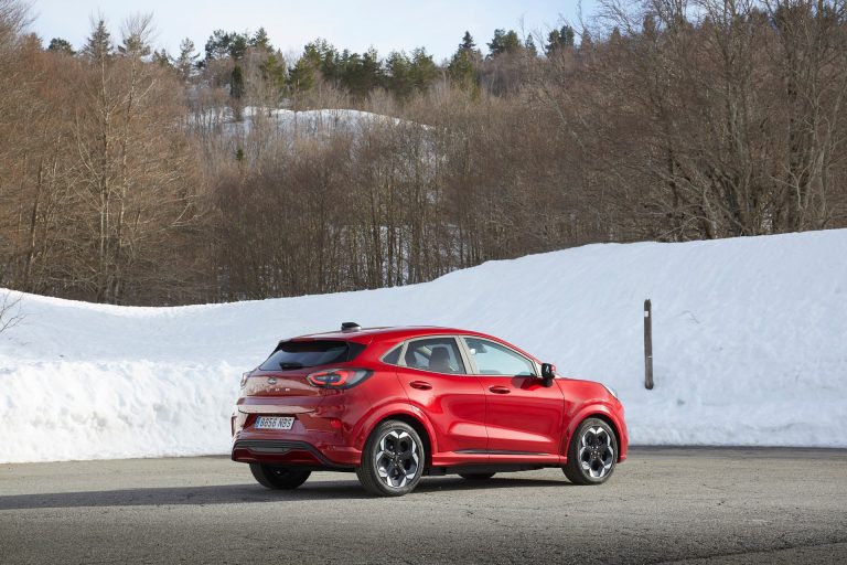 Ford Puma Gen-E vs Peugeot e-2008: el pulso europeo del SUV eléctrico urbano de acceso Ford Puma Gen-E vs Peugeot e-2008: el pulso europeo del SUV eléctrico urbano de acceso