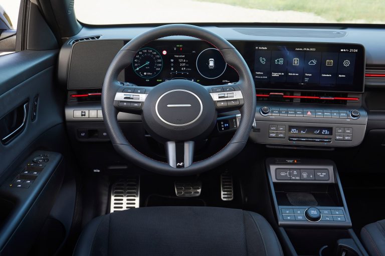 Guía de compra: cómo elegir un SUV eléctrico compacto para ciudad si vives en zona sin cargador propio