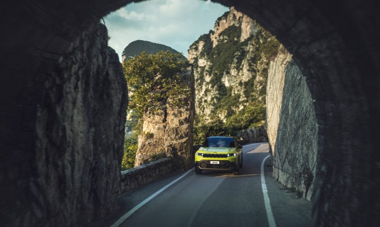 Jeep Compass 4xe vs Alfa Romeo Tonale PHEV: pulso Stellantis por el SUV-C híbrido enchufable Jeep Compass 4xe vs Alfa Romeo Tonale PHEV: pulso Stellantis por el SUV-C híbrido enchufable