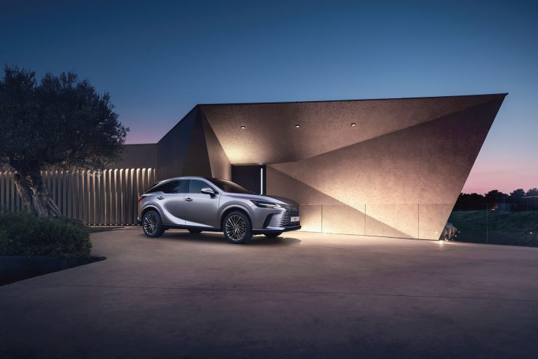 Lexus RX 450h+ vs BMW X5 xDrive50e: SUV premium grandes PHEV con etiqueta 0 en el punto de mira Lexus RX 450h+ vs BMW X5 xDrive50e: SUV premium grandes PHEV con etiqueta 0 en el punto de mira