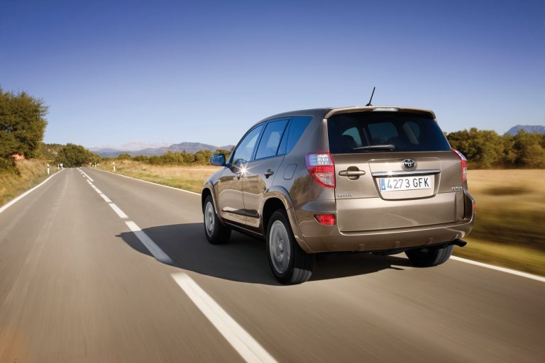 Toyota RAV4 PHEV vs Mazda CX-60 PHEV: la vía japonesa al SUV híbrido enchufable familiar Toyota RAV4 PHEV vs Mazda CX-60 PHEV: la vía japonesa al SUV híbrido enchufable familiar
