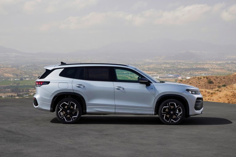 Volkswagen Tayron eHybrid vs Skoda Kodiaq iV: SUV PHEV de 7 plazas para ciudad y viaje Volkswagen Tayron eHybrid vs Skoda Kodiaq iV: SUV PHEV de 7 plazas para ciudad y viaje