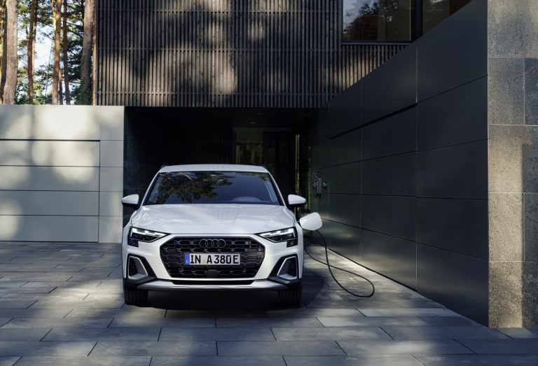 Guía de compra: cómo saber si un compacto premium eléctrico te renta más que uno híbrido enchufable en 2026 Guía de compra: cómo saber si un compacto premium eléctrico te renta más que uno híbrido enchufable en 2026