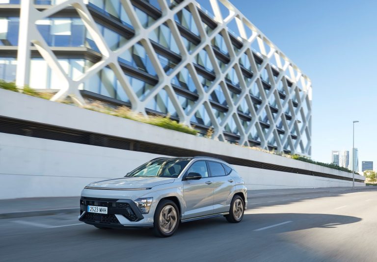 Hyundai Kona vs KIA Stonic vs Toyota C-HR: pulso SUV-B híbrido asiático por el mejor precio final en 2026 Hyundai Kona vs KIA Stonic vs Toyota C-HR: pulso SUV-B híbrido asiático por el mejor precio final en 2026