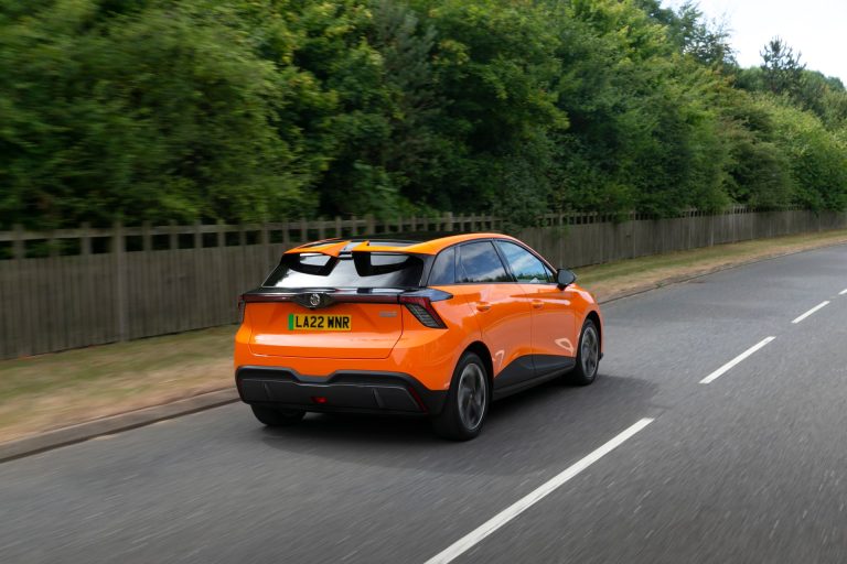 MG4 vs Citroën ë-C4: dos formas de entender el compacto eléctrico asequible en España MG4 vs Citroën ë-C4: dos formas de entender el compacto eléctrico asequible en España