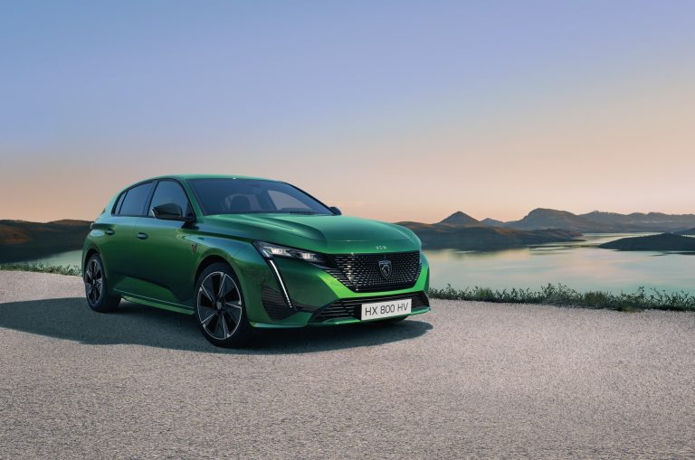 Peugeot 308 Hybrid vs Citroen C4 híbrido: pulso francés del compacto electrificado familiar Peugeot 308 Hybrid vs Citroen C4 híbrido: pulso francés del compacto electrificado familiar