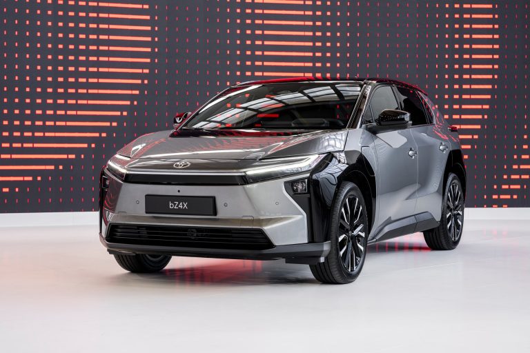 Toyota bZ4X vs Subaru Solterra: gemelos eléctricos japoneses puestos a prueba en entorno urbano Toyota bZ4X vs Subaru Solterra: gemelos eléctricos japoneses puestos a prueba en entorno urbano