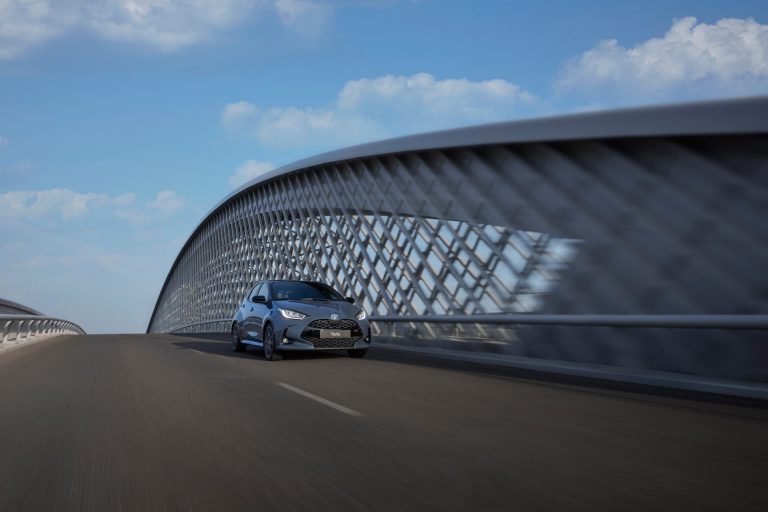 Toyota Yaris vs Honda Jazz vs Mazda 2: pulso híbrido urbano japonés para el día a día en 2026 Toyota Yaris vs Honda Jazz vs Mazda 2: pulso híbrido urbano japonés para el día a día en 2026