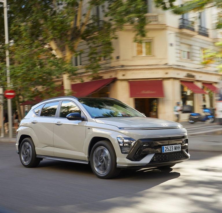 Hyundai Kona Electric vs Jeep Avenger eléctrico vs Opel Frontera Electric: pulso SUV-B eléctrico por el mejor precio con equipamiento medio en 2026 Hyundai Kona Electric vs Jeep Avenger eléctrico vs Opel Frontera Electric: pulso SUV-B eléctrico por el mejor