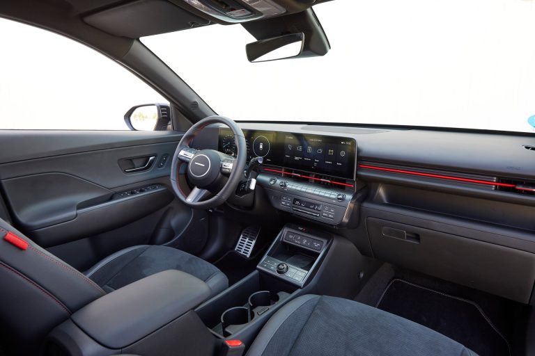 Hyundai Kona vs Toyota C-HR vs KIA Niro: pulso SUV-B híbrido por el mejor precio con equipamiento medio en 2026 Hyundai Kona vs Toyota C-HR vs KIA Niro: pulso SUV-B híbrido por el mejor precio con equipamiento medio en 202