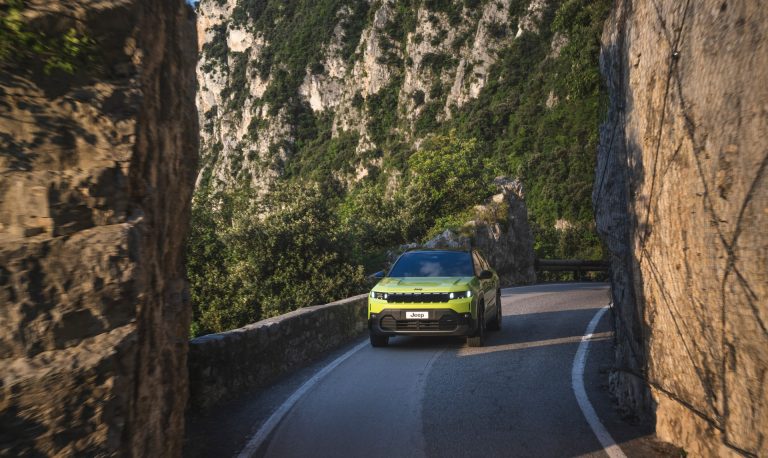 Jeep Compass 4xe vs Alfa Romeo Tonale PHEV vs Opel Grandland Hybrid vs Peugeot 3008 Hybrid: pulso Stellantis por el SUV-C enchufable con mejor precio final tras descuentos Jeep Compass 4xe vs Alfa Romeo Tonale PHEV vs Opel Grandland Hybrid vs Peugeot 3008 Hybrid: pulso Stellantis p