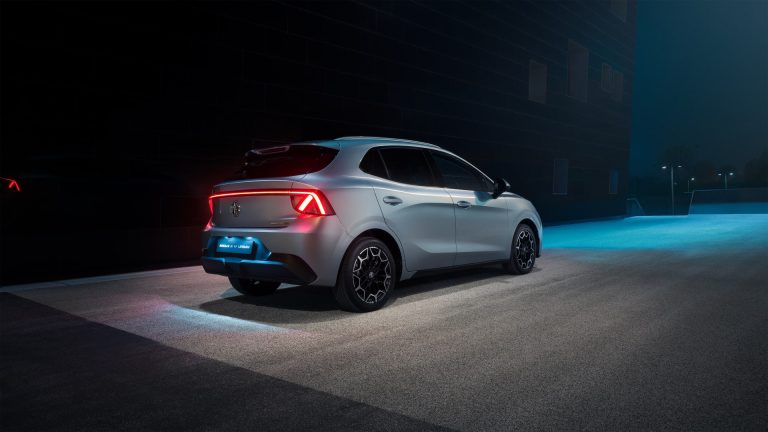 MG4 vs Hyundai Kona Electric vs Peugeot e-308: tres formas de entender el compacto eléctrico accesible en 2026 MG4 vs Hyundai Kona Electric vs Peugeot e-308: tres formas de entender el compacto eléctrico accesible en 2026