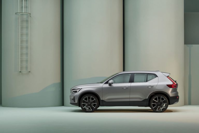 Volvo XC40 Recharge PHEV vs Lynk & Co 01 vs Jeep Compass 4xe: pulso SUV-C PHEV por el mejor precio con equipam
