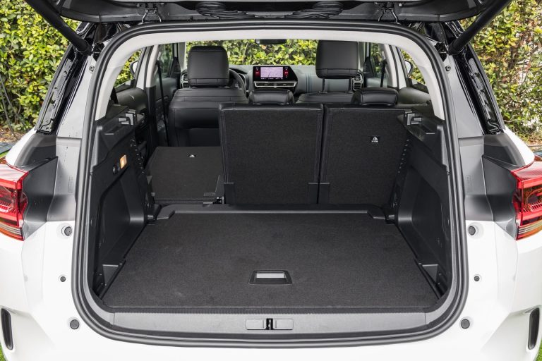 Citroen C5 Aircross Hybrid Plug-in vs Peugeot 3008 Hybrid vs Opel Grandland Hybrid: trío Stellantis del SUV-C PHEV medido en confort de rodadura Citroen C5 Aircross Hybrid Plug-in vs Peugeot 3008 Hybrid vs Opel Grandland Hybrid: trío Stellantis del SUV-C