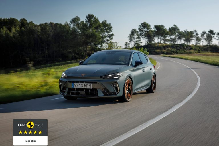 Cupra Born vs Volkswagen ID.3 vs Renault Megane E-TECH: pulso por el compacto eléctrico más equilibrado entre tacto de conducción y autonomía real en 2026 Cupra Born vs Volkswagen ID.3 vs Renault Megane E-TECH: pulso por el compacto eléctrico más equilibrado entre